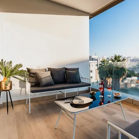 Stunning And Centrally Located Vacation For Up To Ten All Yours