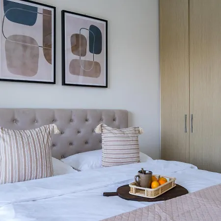 Stunning And Centrally Located Vacation For Up To Ten All Yours * 레메소스