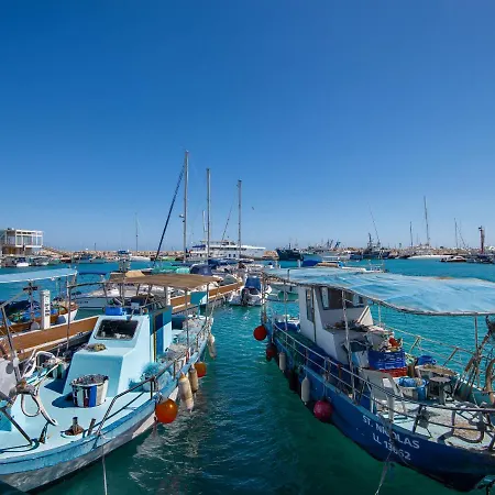 아파트 Stunning And Centrally Located Vacation For Up To Ten All Yours 레메소스