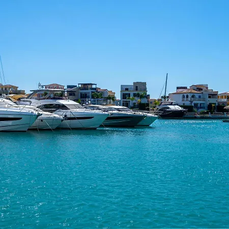 Stunning And Centrally Located Vacation For Up To Ten All Yours 레메소스